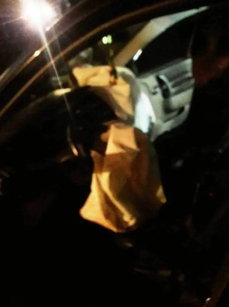 Wypadek Brzeznej. Samochód osobowy wypadł z drogi i uderzył w ogrodzenie