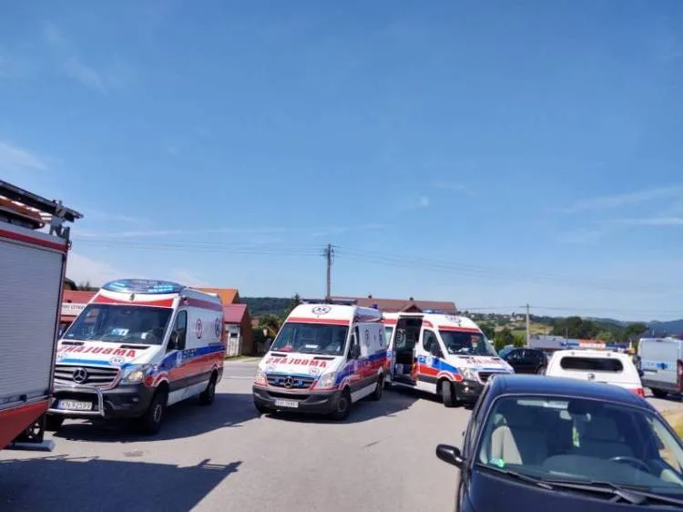 Zderzenie dwóch osobówek na ul. Tarnowskiej. 5 osób poszkodowanych Nowy Sącz