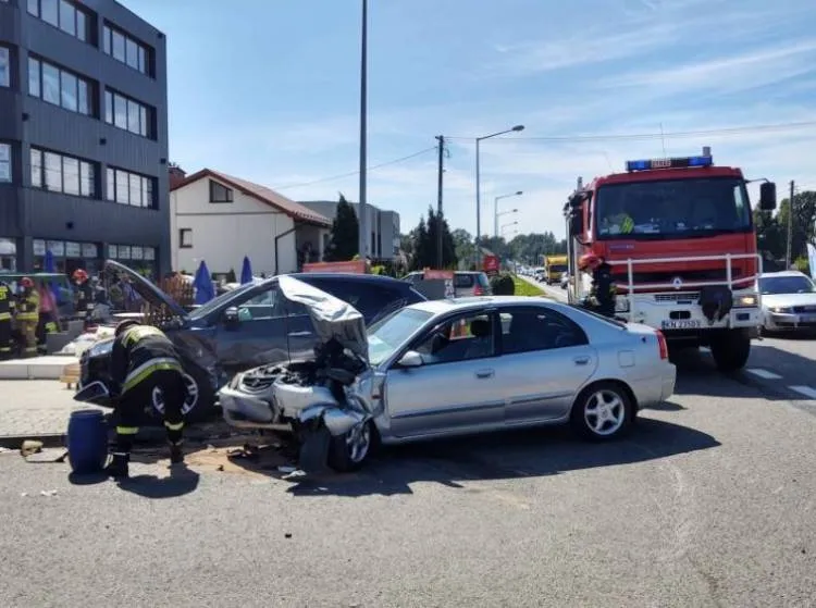 Zderzenie dwóch osobówek na ul. Tarnowskiej. 5 osób poszkodowanych Nowy Sącz