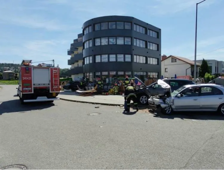 Zderzenie dwóch osobówek na ul. Tarnowskiej. 5 osób poszkodowanych Nowy Sącz