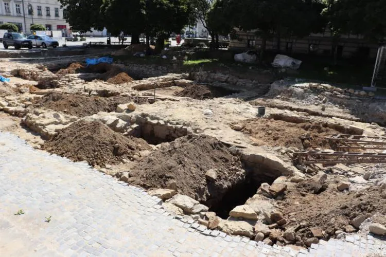 Archeolodzy prowadzą kolejny etap prac na sądeckim ratuszu