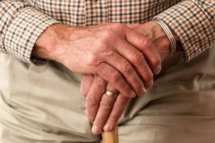 Kreatywność oszustów i złodziei nie zna granic. Seniorze, nie daj się oszukać