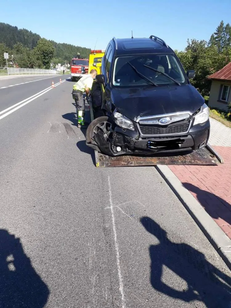 Kolizja dwóch osobówek na DK75 w Nowej Wsi. Jedna osoba trafiła do szpitala
