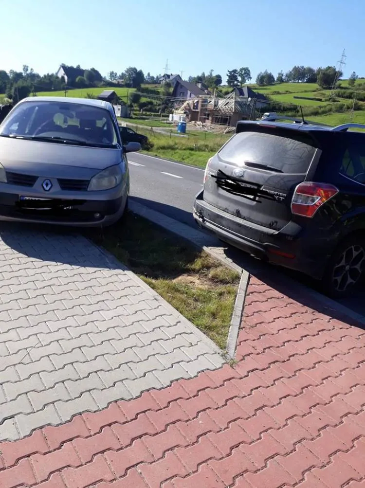 Kolizja dwóch osobówek na DK75 w Nowej Wsi. Jedna osoba trafiła do szpitala