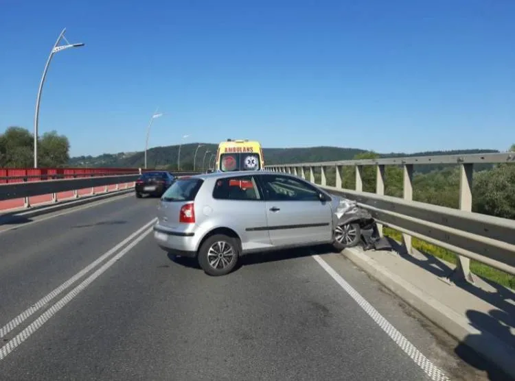 Na obwodnicy północnej samochód osobowy uderzył w barierkę Nowy Sącz