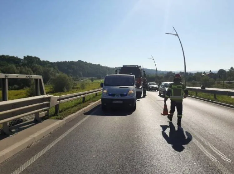 Na obwodnicy północnej samochód osobowy uderzył w barierkę Nowy Sącz