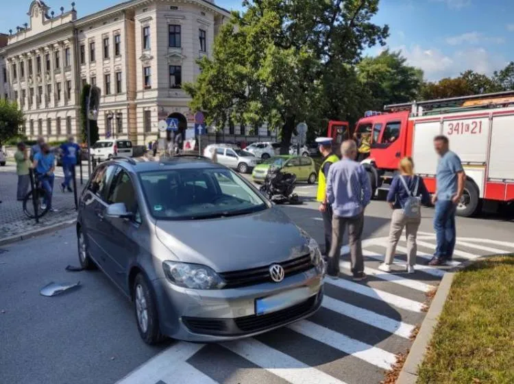 Wypadek na ul. Mickiewicza. Poszkodowany motocyklista trafił do szpitala Nowy Sącz