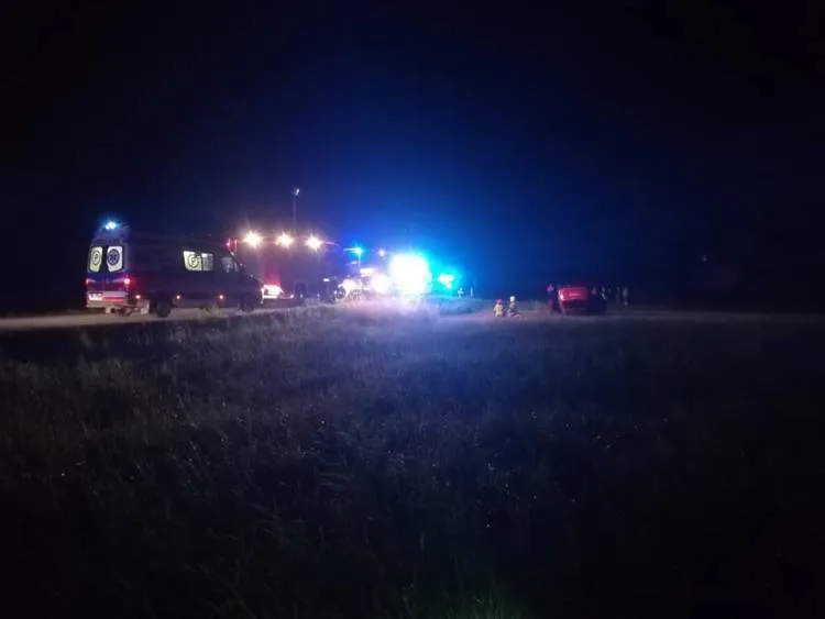 W Szymbarku pijany kierowca doprowadził do wypadku. Na miejsce zdarzenia wezwano śmigłowiec LPR