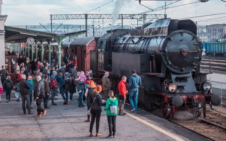 Jesień z koleją retro w Małopolsce!