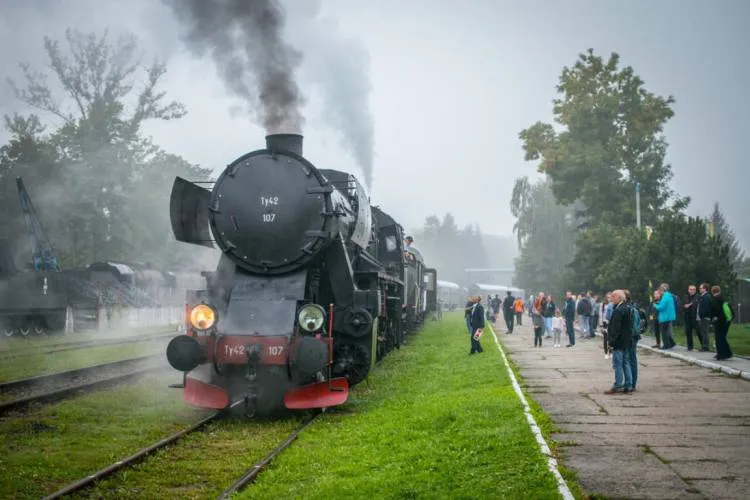 Jesień z koleją retro w Małopolsce!