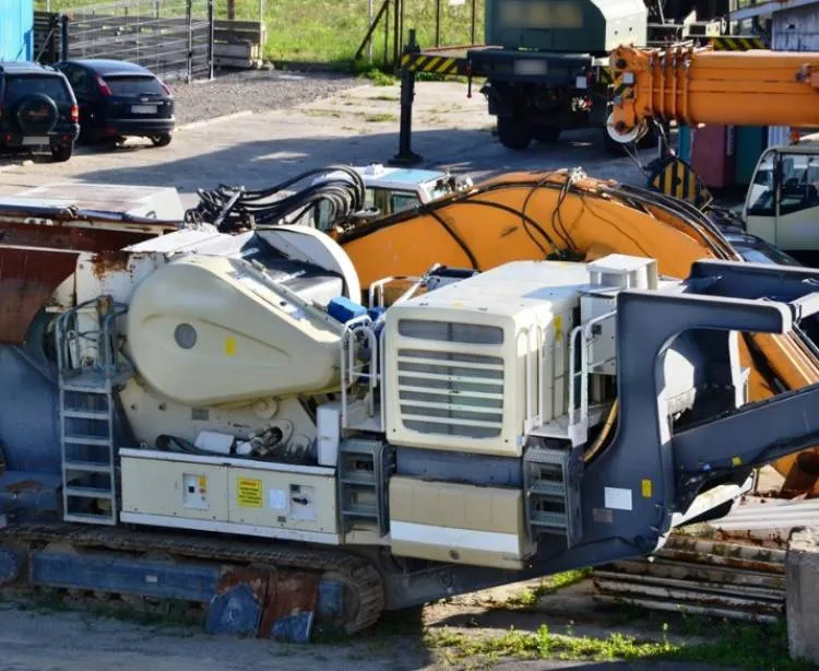 Próbowali ukraść 60 litrów paliwa z budowy. Zostali złapani na gorącym uczynku