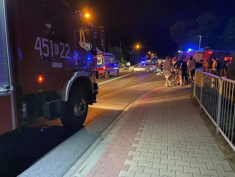 Czołowe zderzenie dwóch osobówek na DK28 w Dobrej. Trzy osoby poszkodowane