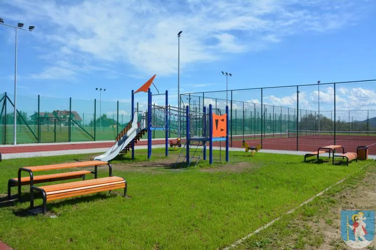 Zakończyła się budowa kompleksu sportowego w Librantowej. Gmina Chełmiec może już użytkować obiekt