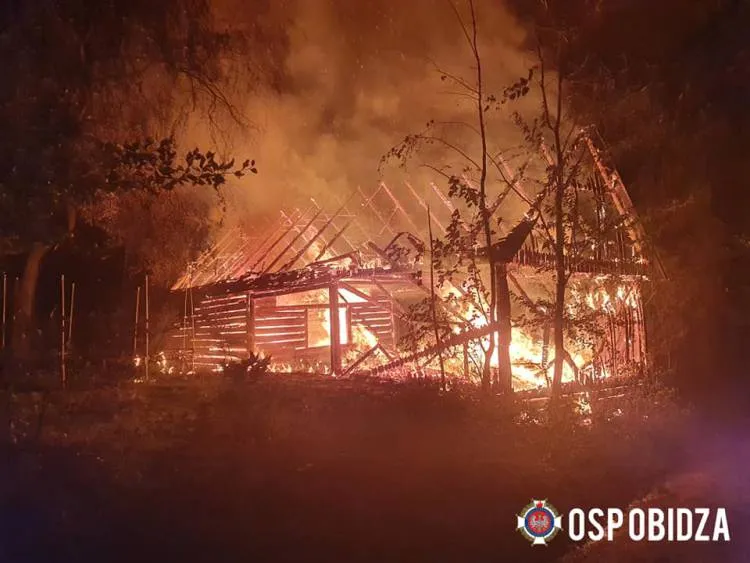 W Obidzy spłonęła drewniana stodoła. Zagrożony był również budynek mieszkalny