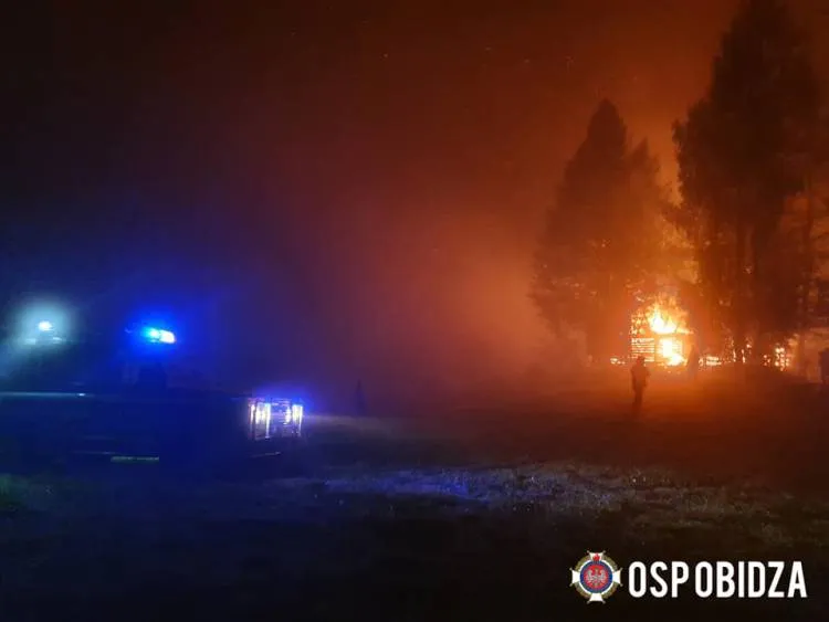 W Obidzy splunęła drewniana stodoła. Zagrożony rozprzestrzenieniem się ognia był budynek mieszkalny