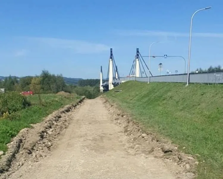 Ruszyła budowa rowerowego łącznika pod mostem św. Kingi