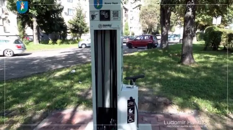 W Nowym Sączu powstały 4 stacje naprawy rowerów