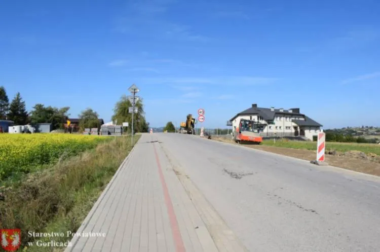 Trwa przebudowa drogi powiatowej Siedliska – Siedliska w gminie Bobowa