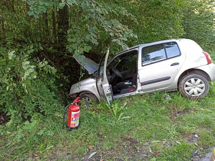 Wypadek w Ropie. Młoda kobieta trafiła do szpitala