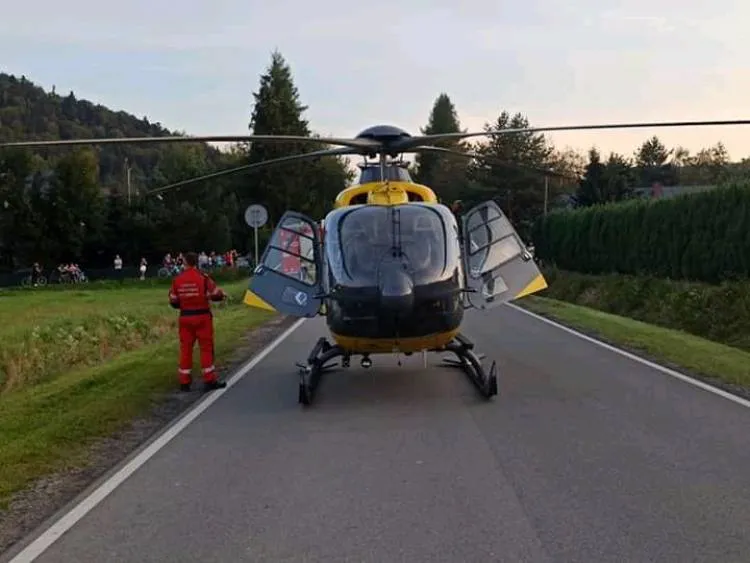 Wypadek w Ropie. Na miejsce wezwano śmigłowiec LPR