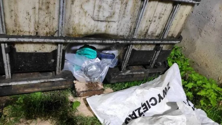 Kamionka Wielka: Ktoś podrzucił resztki oleju opałowego na przystanek autobusowy