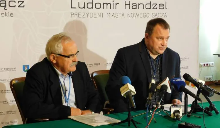 O gospodarowaniu odpadami oraz składaniu deklaracji w sprawie wysokości opłat - konferencja prasowa w ratuszu
