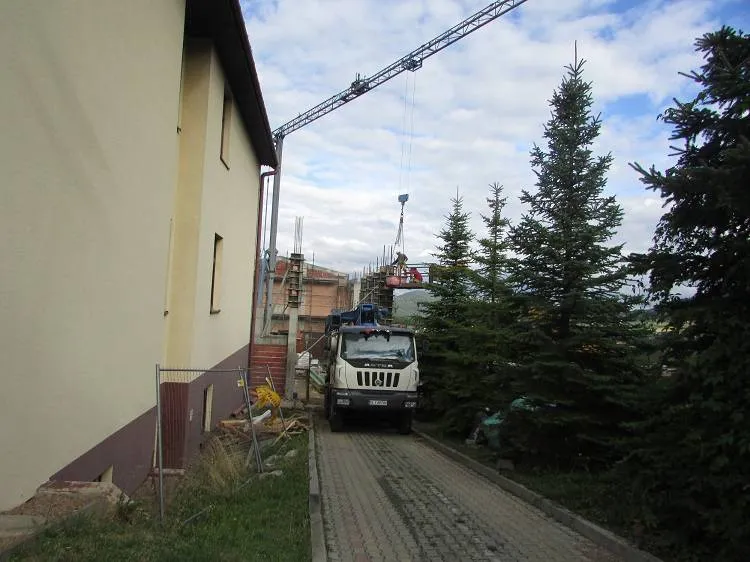 Trwają roboty budowlane związane z budową sali gimnastycznej przy Szkole Podstawowej w Rojówce