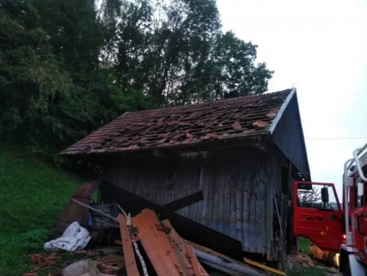 Kicznia: Chciał uniknąć zderzenia z sarną. Uderzył w budynek