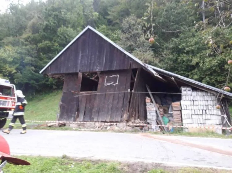 Kicznia: Chciał uniknąć zderzenia z sarną. Uderzył w budynek