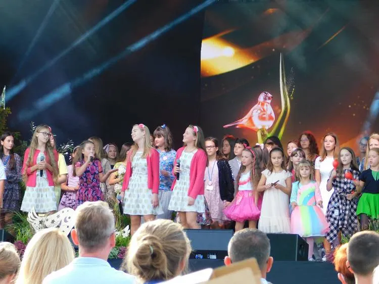 Na sądeckim rynku odbył się koncert finałowy XVII Międzynarodowego Festiwalu Piosenki Dziecięcej "Skowroneczek"