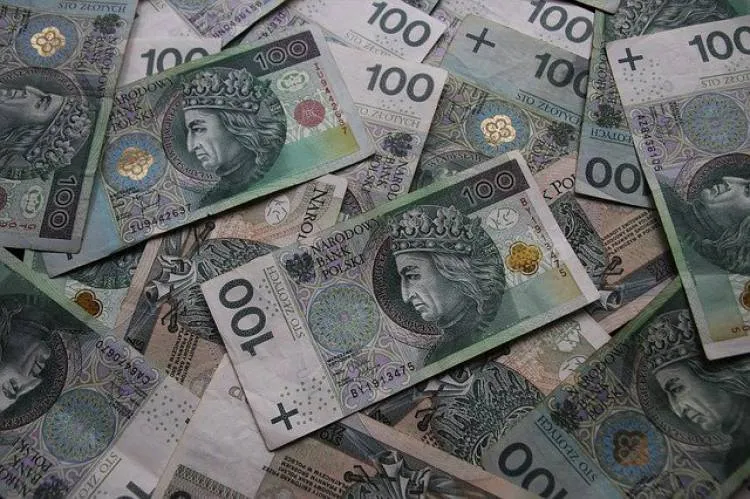 UOKiK nakłada karę na banki za stosowanie klauzul niedozwolonych