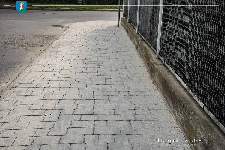 Zakończyły się prace przy budowie chodnika przy ul. Stramki oraz na ul. Kosynierów Nowy Sącz