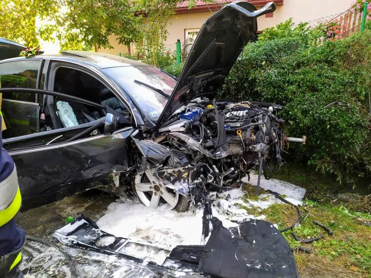 W Mogilnie samochód osobowy wypadł z jezdni