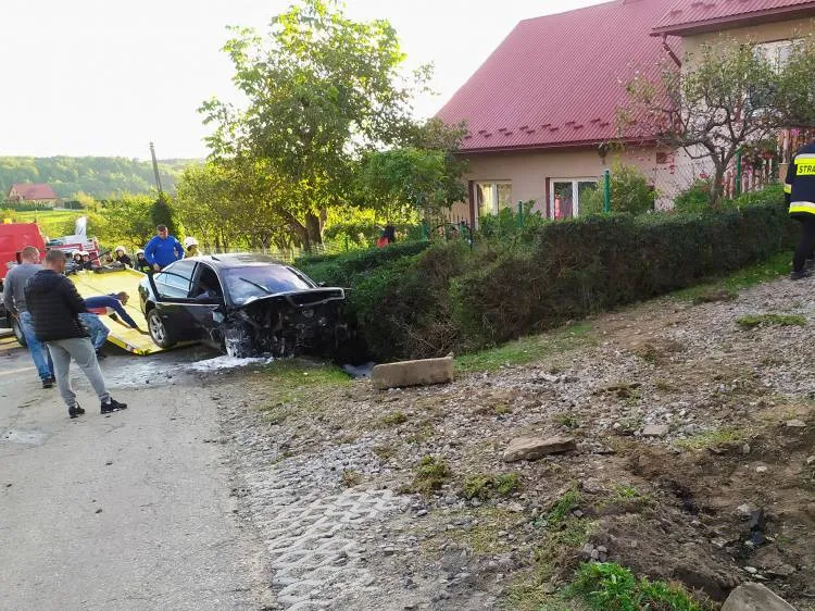 W Mogilnie samochód osobowy wypadł z jezdni