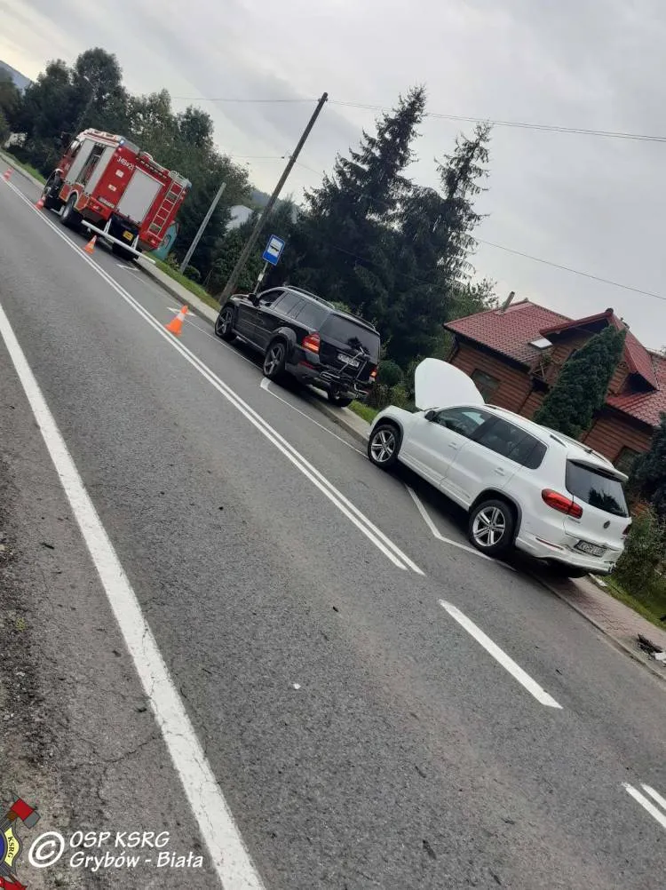 Zderzenie trzech samochodów w Białej Niżnej