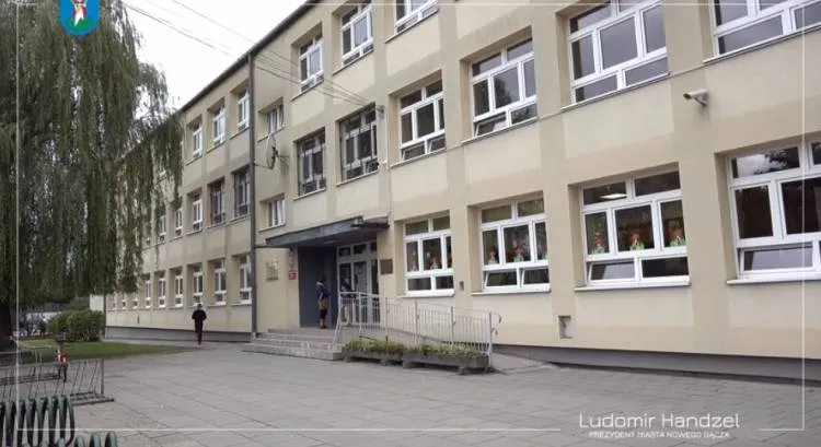 Przy SP nr 16 jest nowy plac zabaw Nowy Sącz