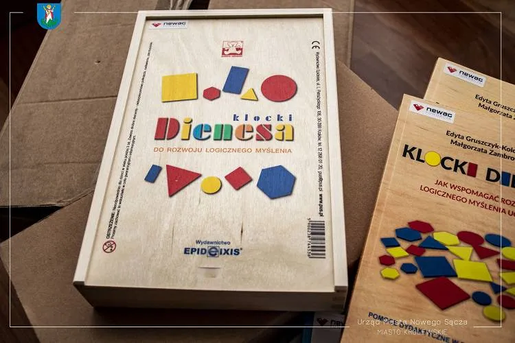 Miasto otrzymało od Fundacji NEWAG pomoce pedagogiczne dla nowosądeckich szkół Nowy Sącz