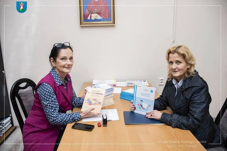 Miasto otrzymało od Fundacji NEWAG pomoce pedagogiczne dla nowosądeckich szkół Nowy Sącz