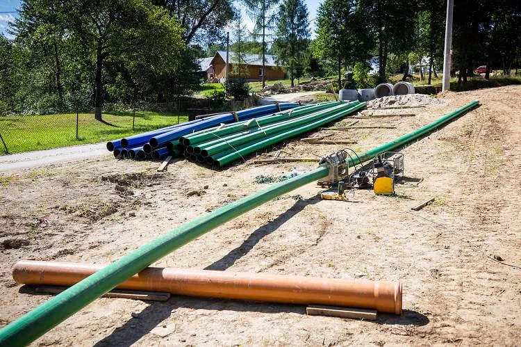 Trwa rozbudowa sieci kanalizacyjnej w Gminie Grybów