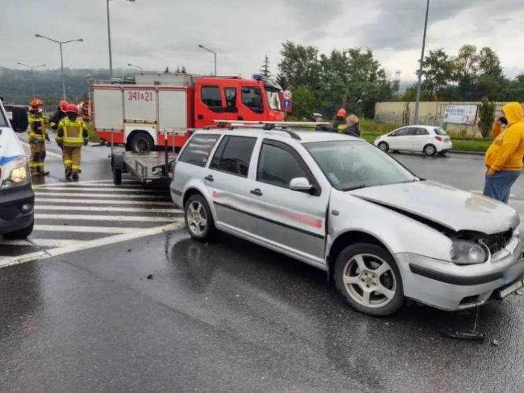 Kraksa na Al. Piłsudskiego. Jedna osoba trafiła do szpitala Nowy Sącz