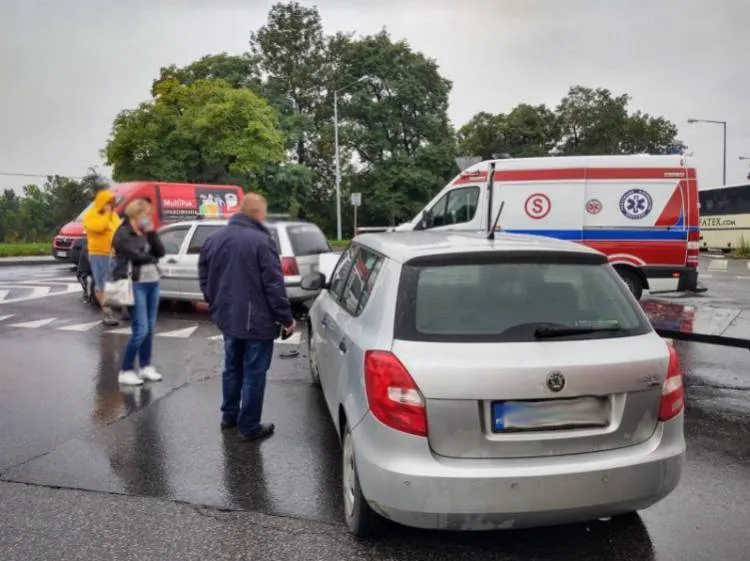 Kraksa na Al. Piłsudskiego. Jedna osoba trafiła do szpitala Nowy Sącz