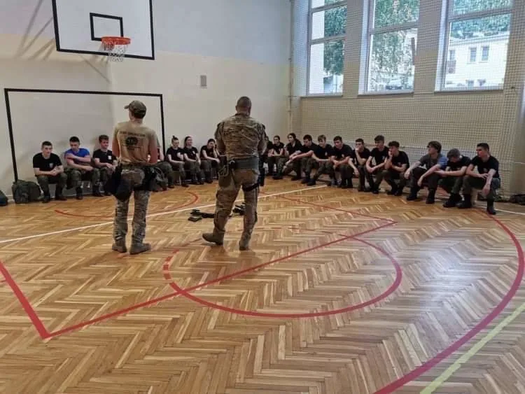 Pogranicznicy szkolili młodzież z Tymbarku