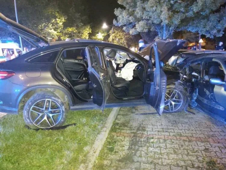Na ul. Barskiej osobówka „wypadła” z drogi i uszkodziła pięć zaparkowanych samochodów