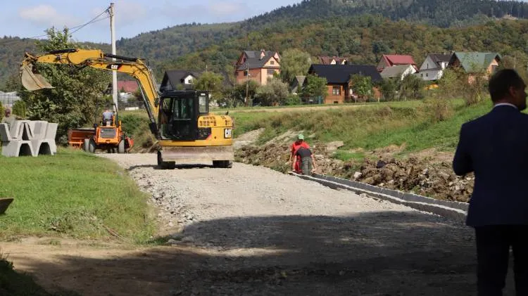 Gmina Limanowa: Trwa przebudowa drogi Męcina Rolna wraz z rozbudową kanalizacji