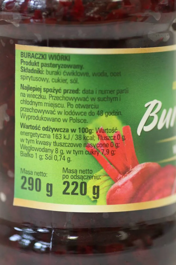 Pleśń, zasuszone szkodniki i kawałki szkła w sklepowych buraczkach