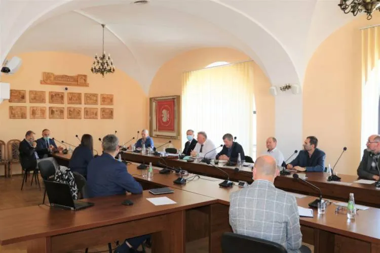 Spotkanie w Starostwie dotyczące budowy nowej linii kolejowej Podłęże – Szczyrzyc – Tymbark/Mszana Dolna oraz modernizacji istniejącej nr 104 Chabówka – Nowy Sącz