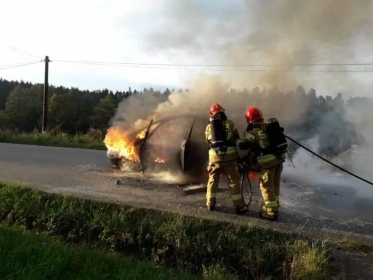 W Nawojowej na ul. Zagórze spłonął samochód osobowy