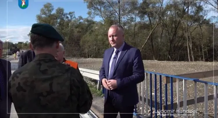 Do miasta przyjechali żołnierze z 3 Batalionu Inżynieryjnego w Nisku, którzy zmontują most tymczasowy na rzece Kamienica
