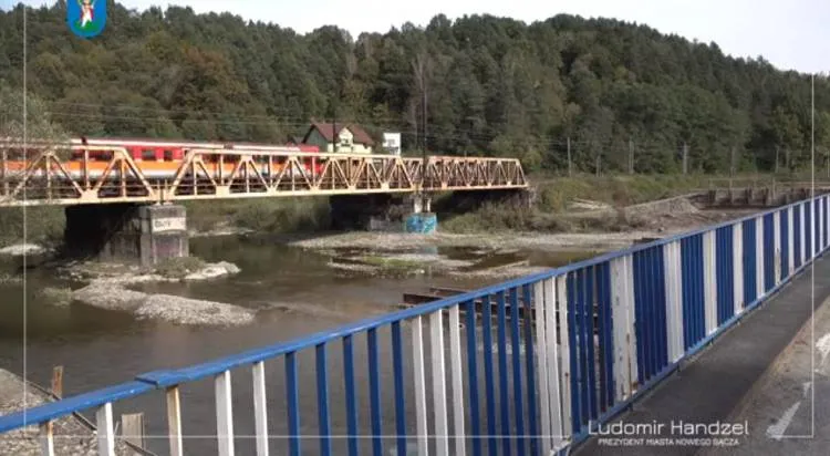Do miasta przyjechali żołnierze z 3 Batalionu Inżynieryjnego w Nisku, którzy zmontują most tymczasowy na rzece Kamienica