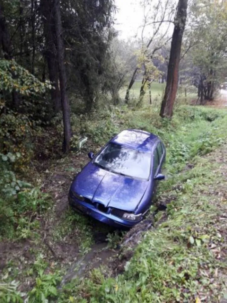 Wypadek w Łazach Biegonickich. Poszkodowany kierowca trafił do szpitala